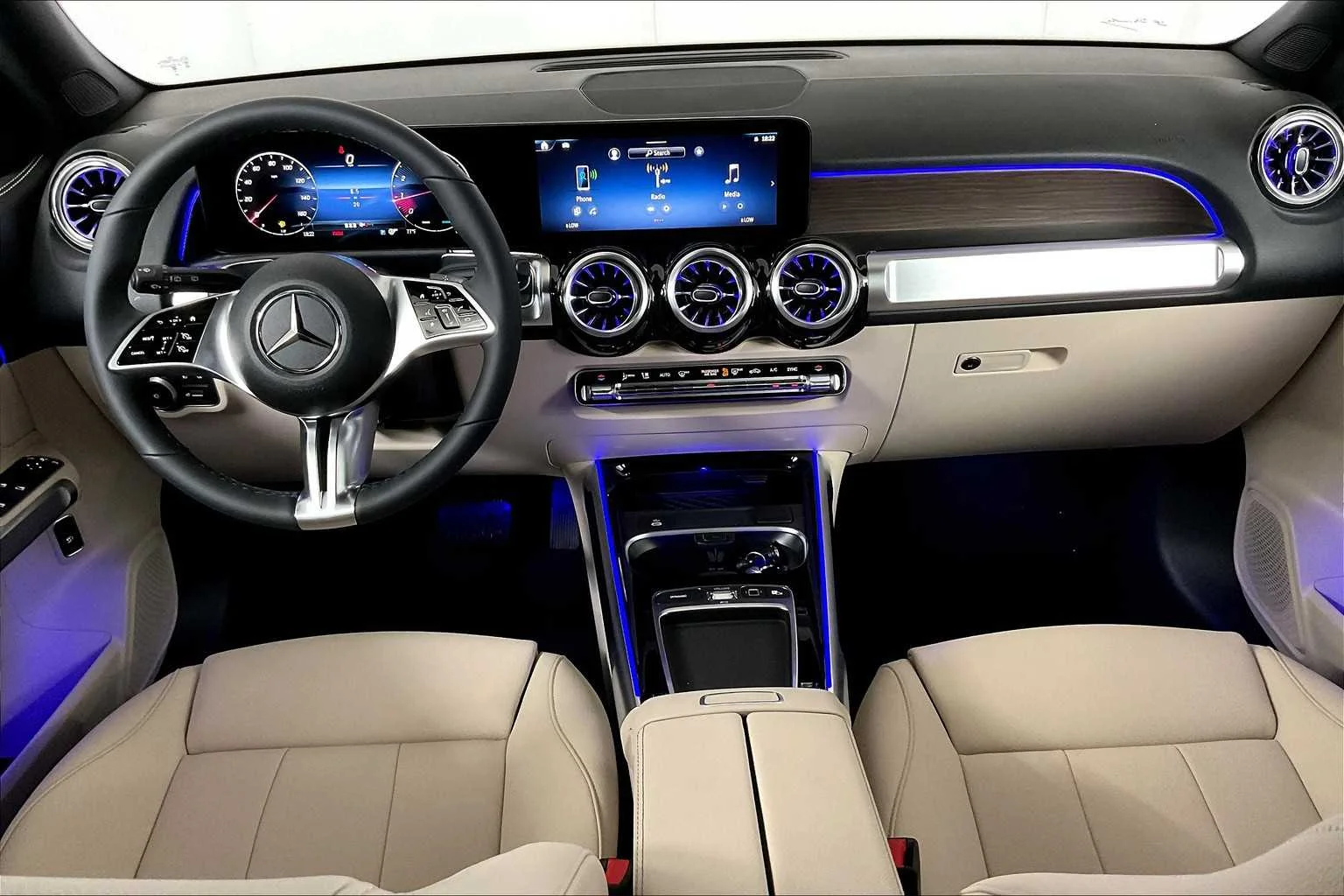 Used 2025 Polar White Mercedes-Benz GLB 250 image 8
