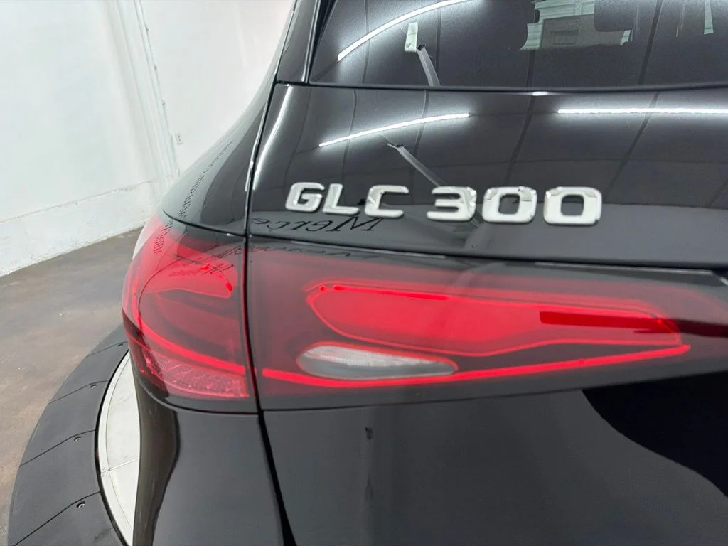 New 2027 Black Mercedes-Benz GLC 300 image 11