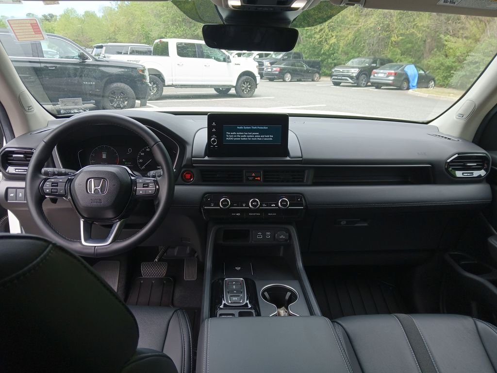 Used 2025 White Honda Touring image 25