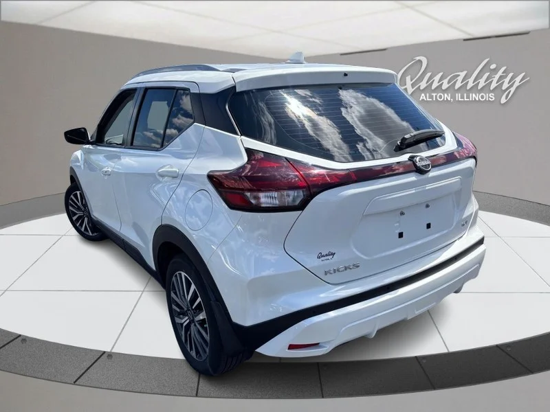 Used 2023 Aspen White Tricoat Nissan SV image 6