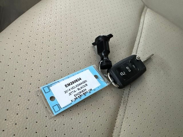 Used 2014  Volkswagen 2.0L TDI image 32