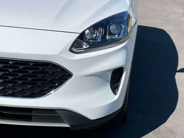 Certified Used 2020 Oxford White Ford SE image 9
