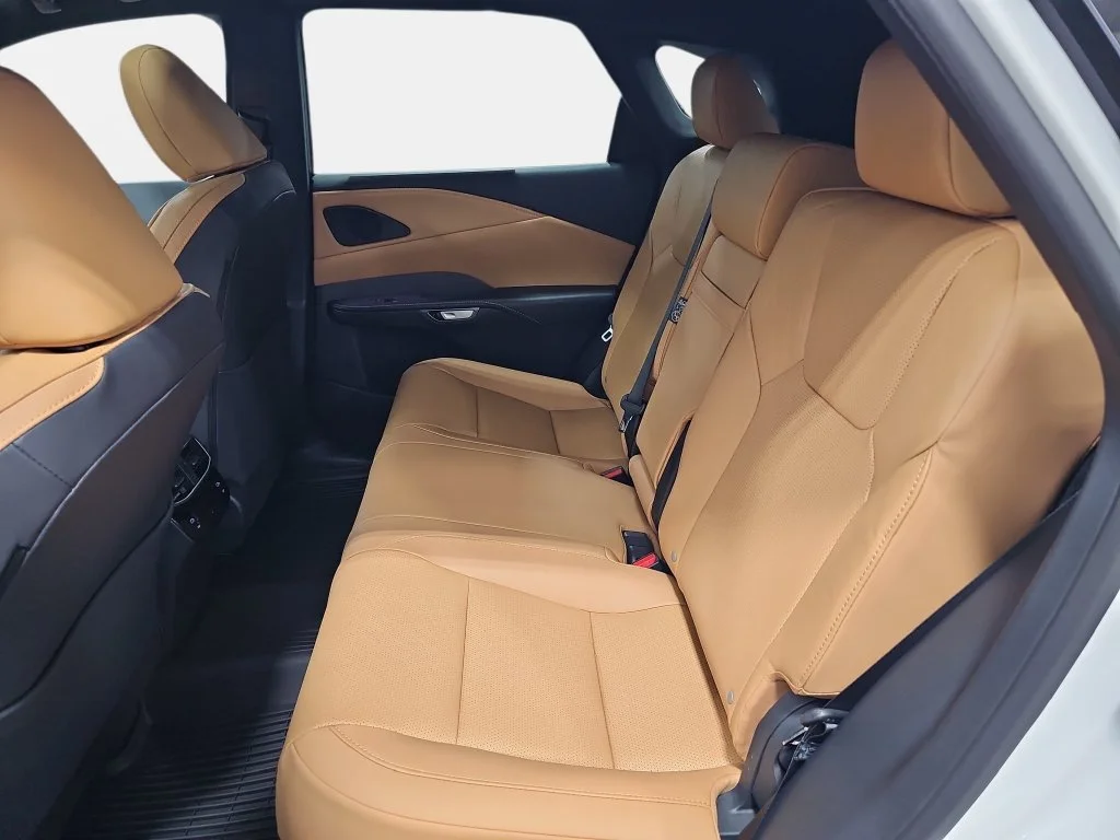 New 2026 Eminent White Pearl Lexus PREMIUM PLUS image 11