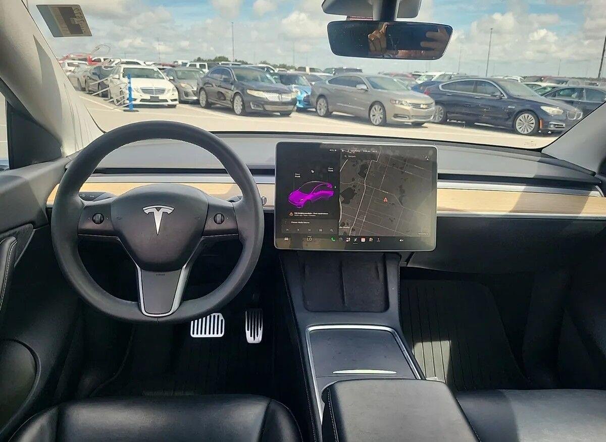 Used 2021  Tesla Long Range image 7