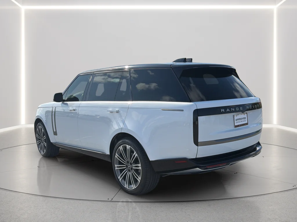 Used 2025 White Land Rover SE image 15