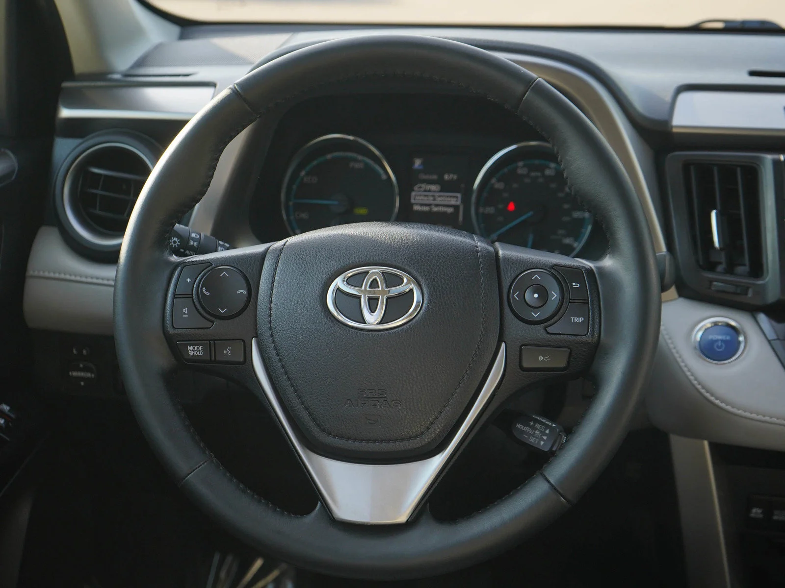 Used 2018 White Toyota 4D WAGON HYBRID LIMITED image 17