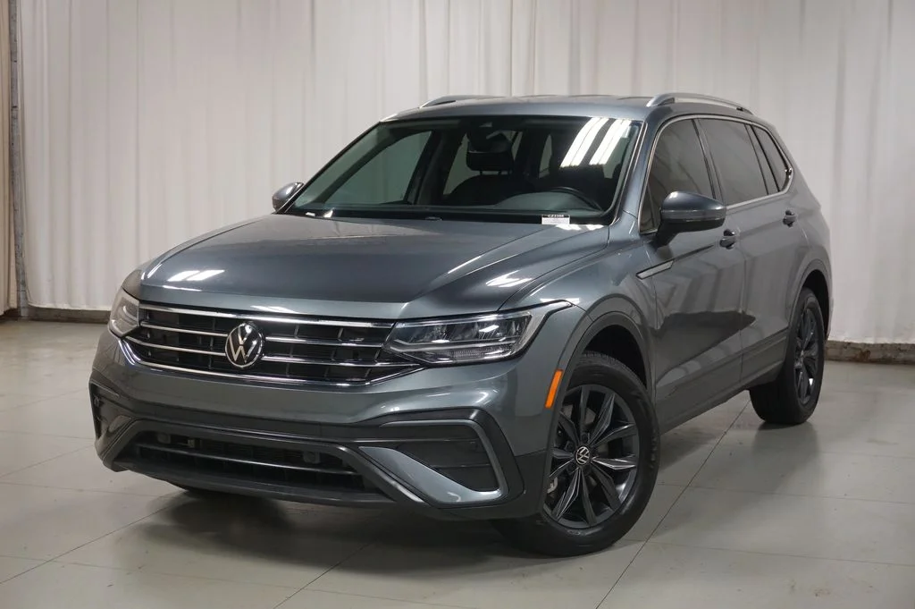 Certified Used 2023 Platinum Gray Metallic Volkswagen 2.0T SE image 6