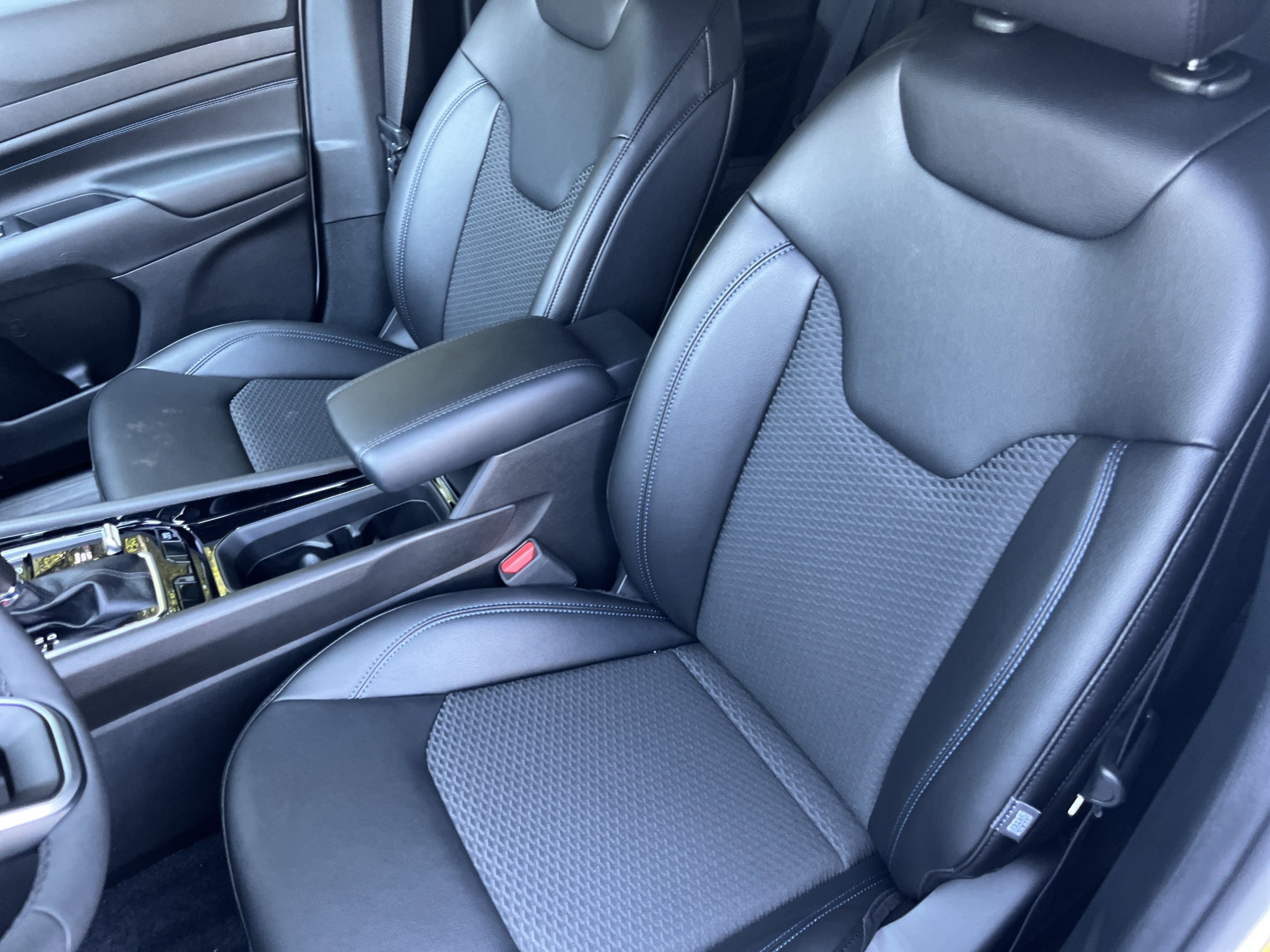 New 2026 Bright White Clearcoat Jeep Latitude Altitude image 11