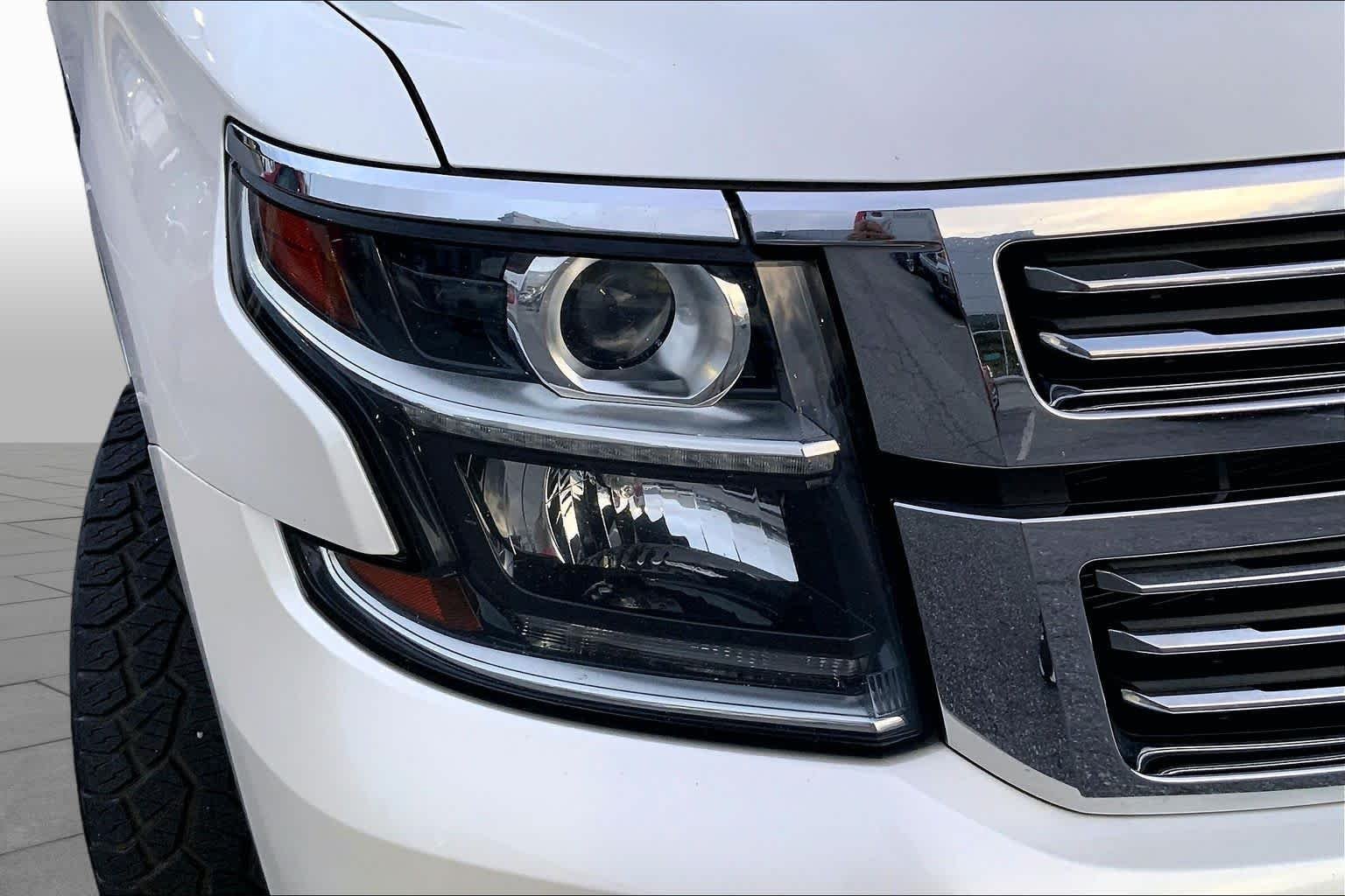 Used 2015 White Diamond Tricoat Chevrolet LTZ image 26
