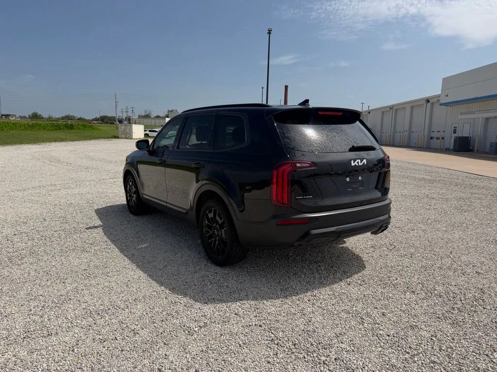Used 2022 Black Kia EX image 5