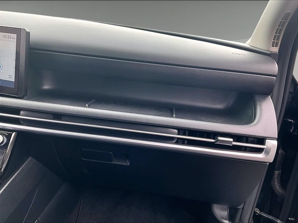 Used 2025 Black Hyundai SEL Convenience image 13