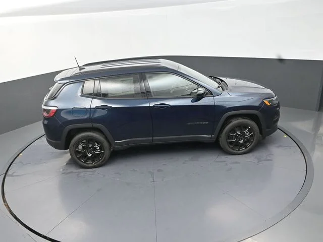 New 2026 Fathom Blue Pearl-Coat Exterior Paint Jeep Latitude image 18