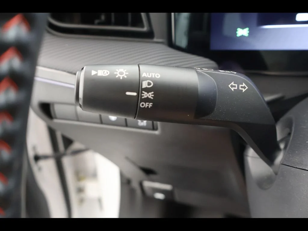 Used 2025 White Nissan SR image 23