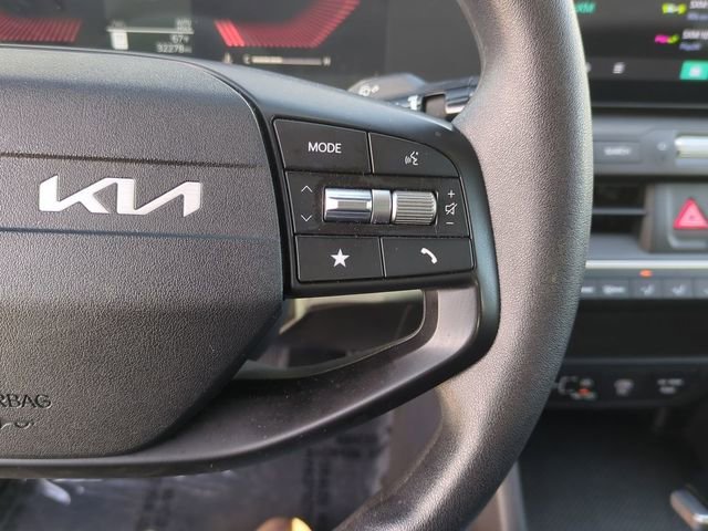 Used 2025 White Kia LXS image 13