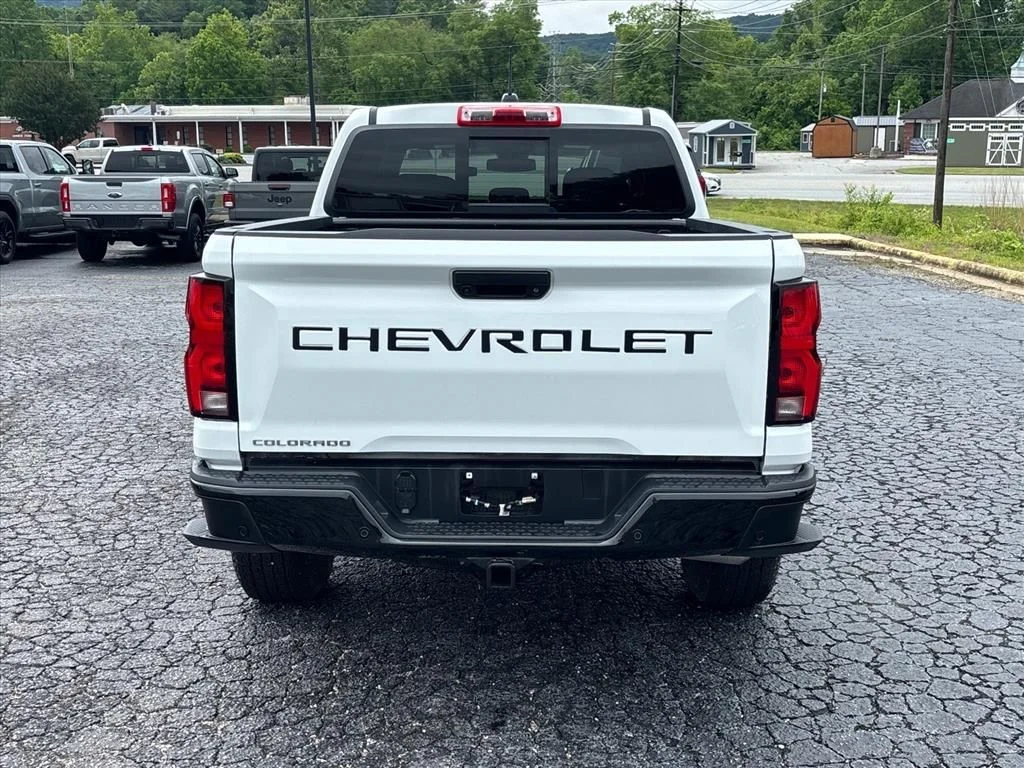 Used 2025 White Chevrolet Z71 image 6