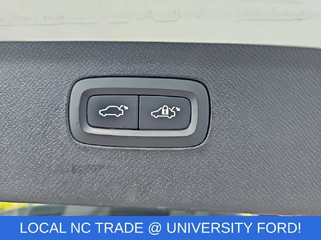 Used 2017 White Volvo T6 Momentum image 13