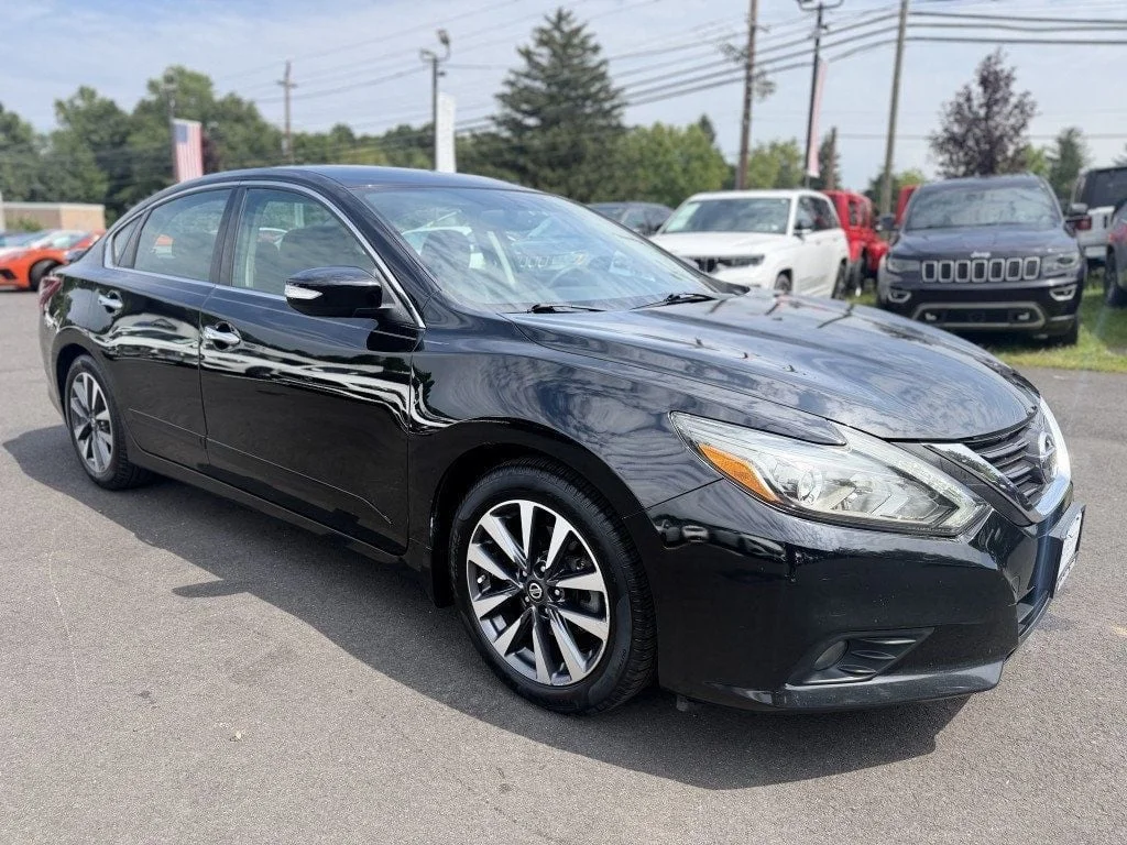 Used 2016 Super Black Nissan 4dr Sedan I4 2.5 SL image 2