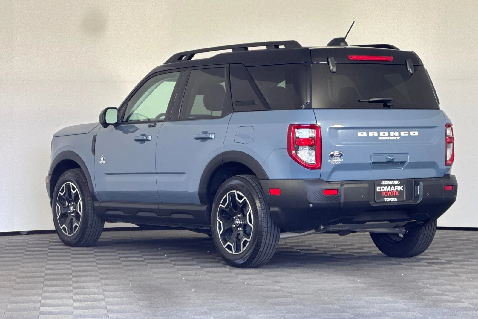 Used 2025 Azure Gray Metallic Ford Outer Banks image 5