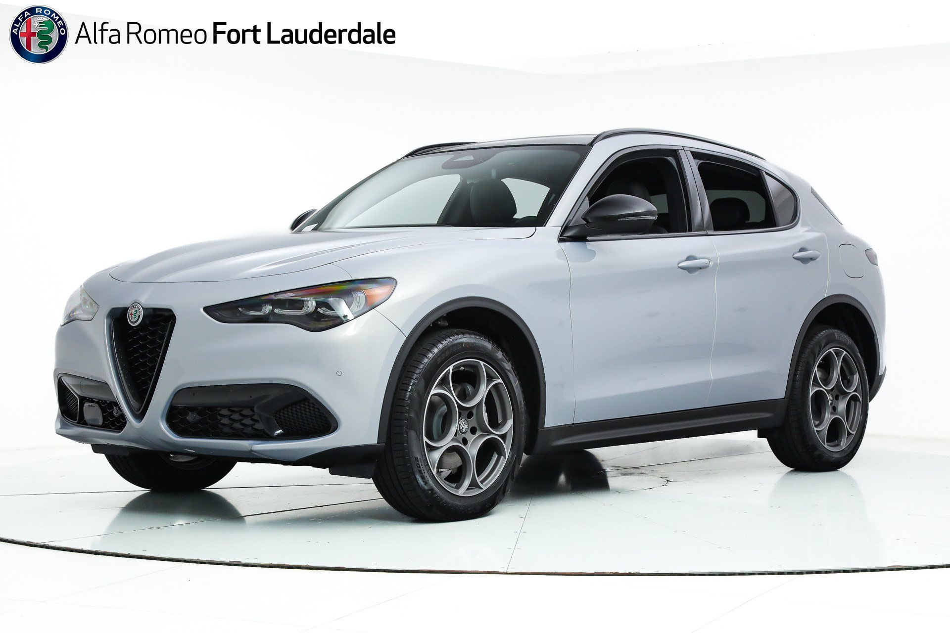 New 2025 Moonlight Gray Metallic Exterior Paint Alfa Romeo  image 1