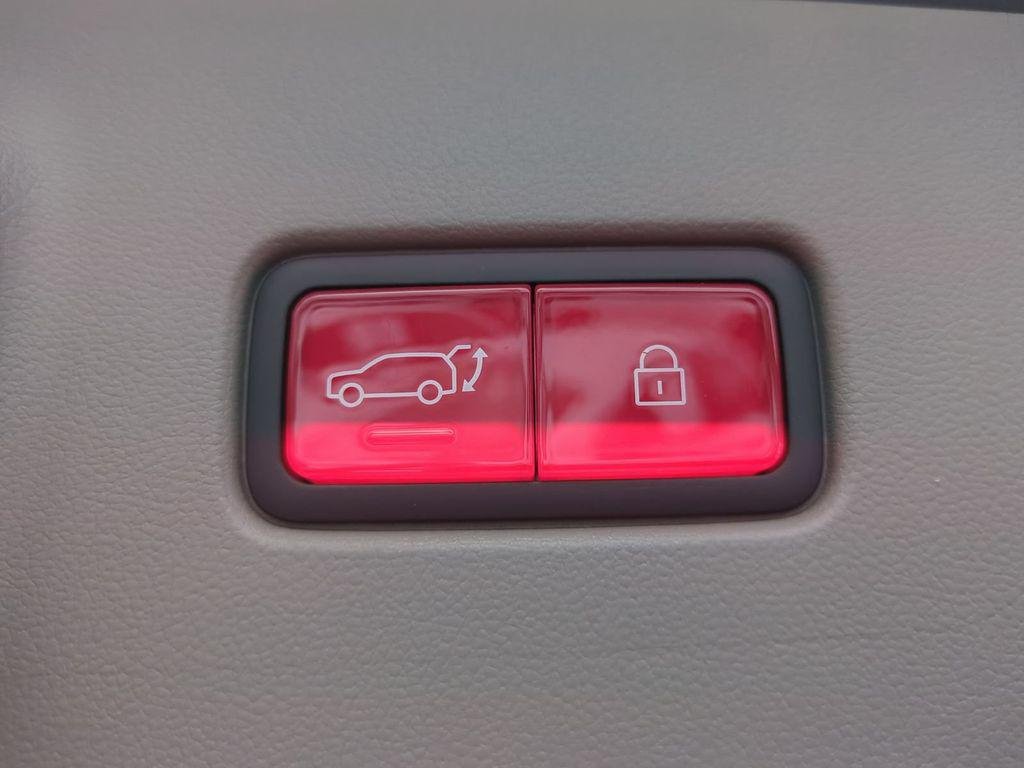 New 2027 Gray Hyundai Blue SEL 7P image 17