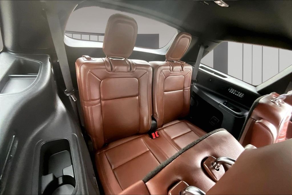 Used 2025 Red Lincoln Reserve image 29