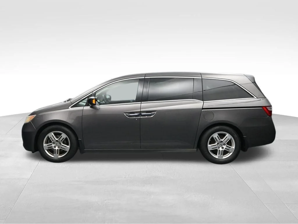 Used 2012  Honda Touring image 2