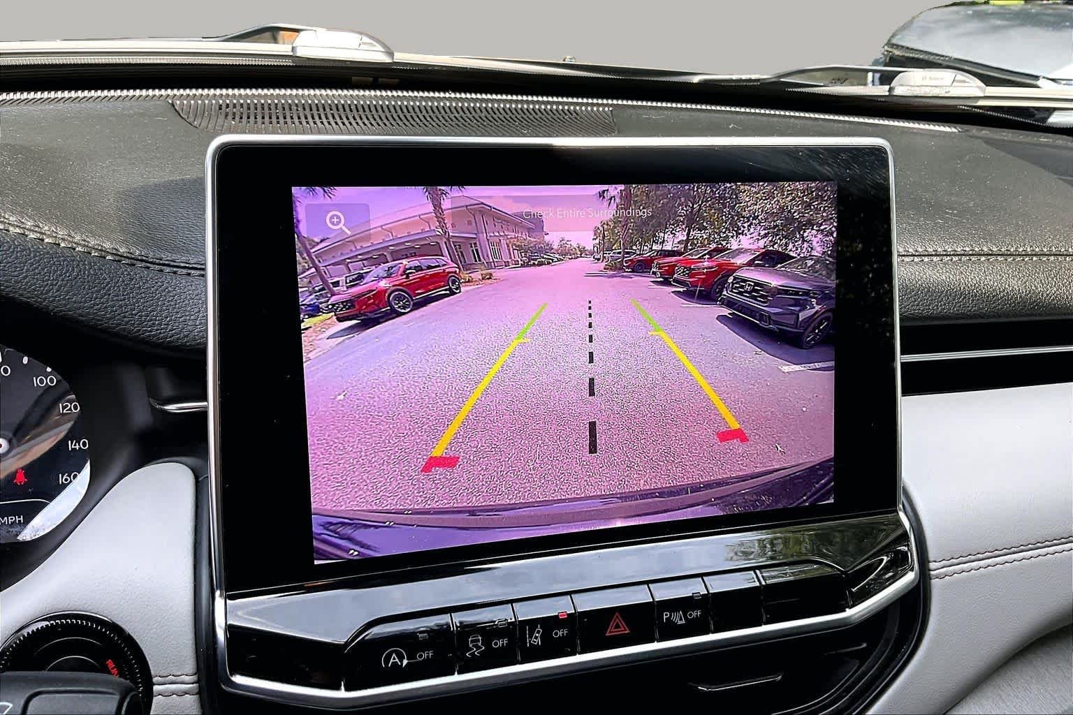 Used 2023 Diamond Black Crystal Pearlcoat Jeep Limited image 26