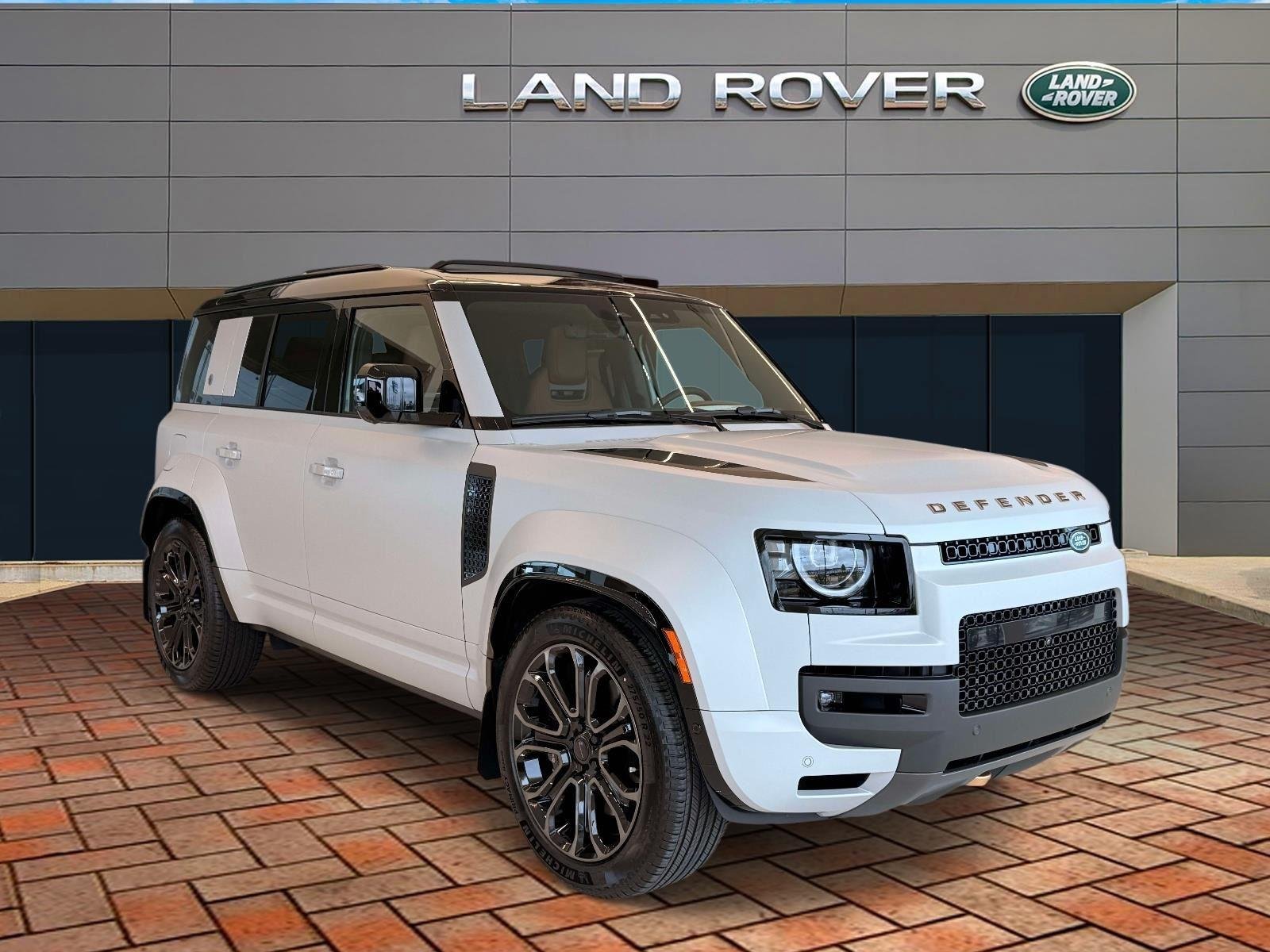 2026 Land Rover Defender 110 OCTA P635's photo