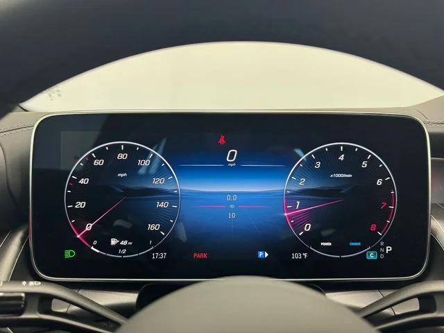 New 2027 Polar White Mercedes-Benz GLC 300 image 2