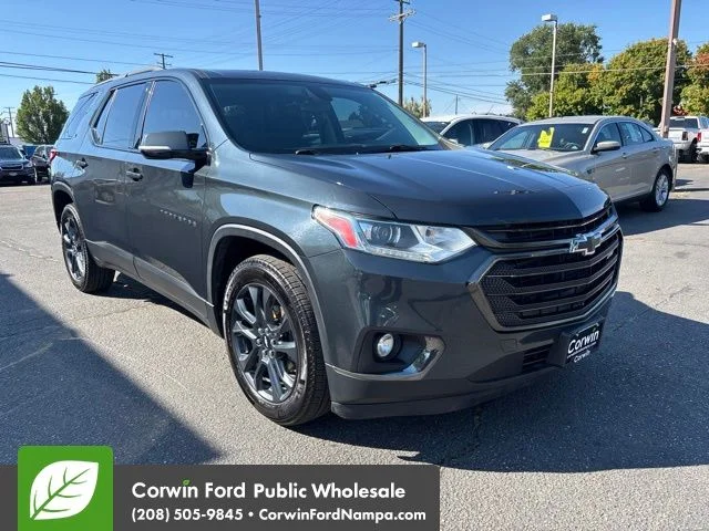 Used 2019 Gray Chevrolet RS image 3