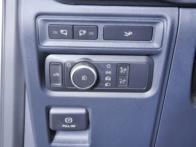 Certified Used 2022 Silver Ford XLT image 26
