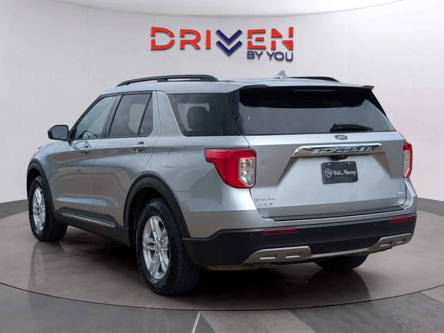 Used 2020 Iconic Silver Ford XLT image 3