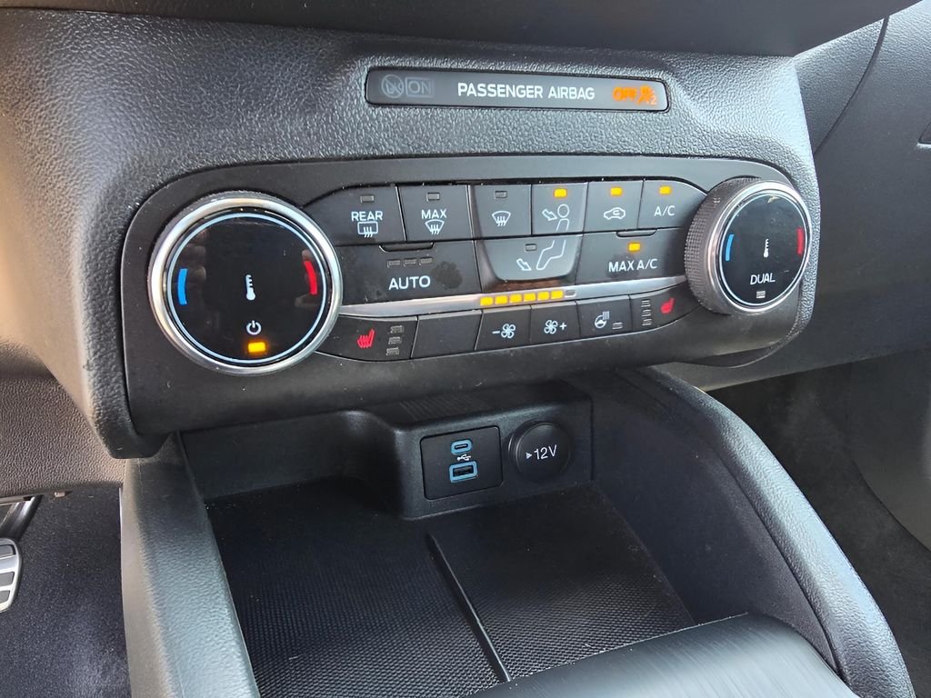 Used 2023 OXFORD WHITE Ford ST-Line Select image 19