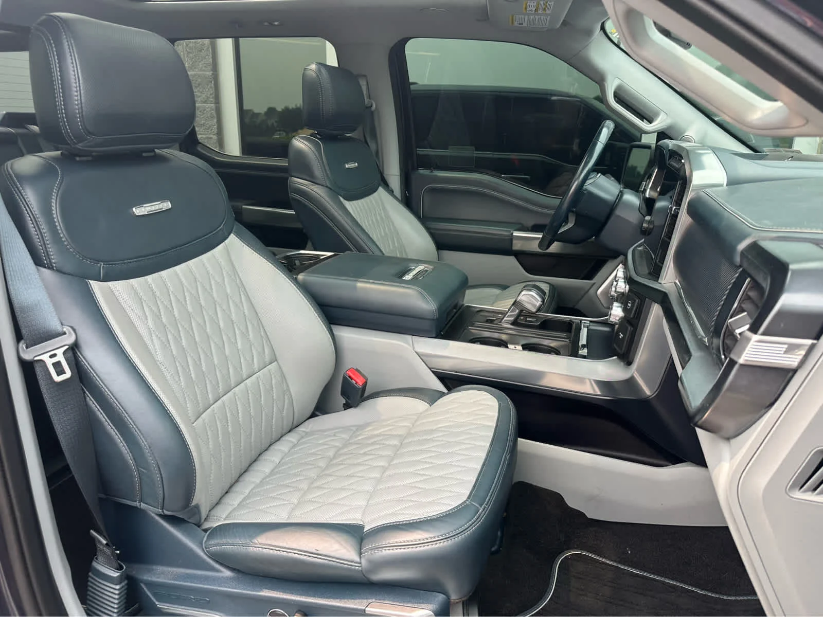 Used 2021 Smoked Quartz Metallic Tinted Clearcoat Ford Limited image 12