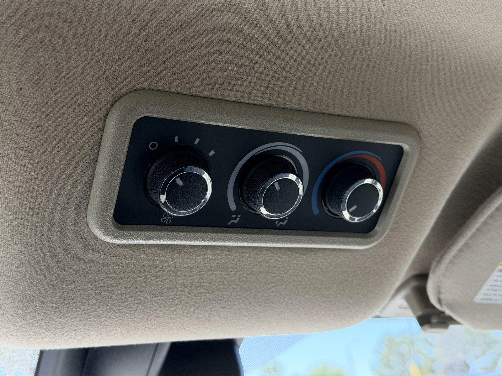 Used 2025 Summit White Chevrolet 1LT image 23