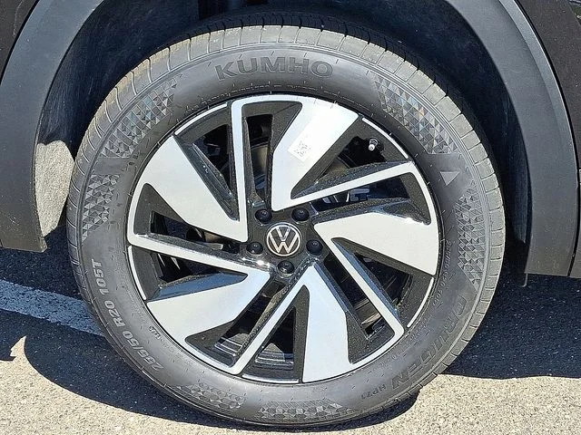 New 2026 Black Volkswagen 2.0T SE w/Technology image 5