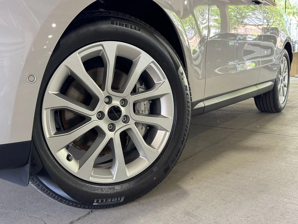 New 2026 Borasco Grey Metallic Land Rover SE image 2