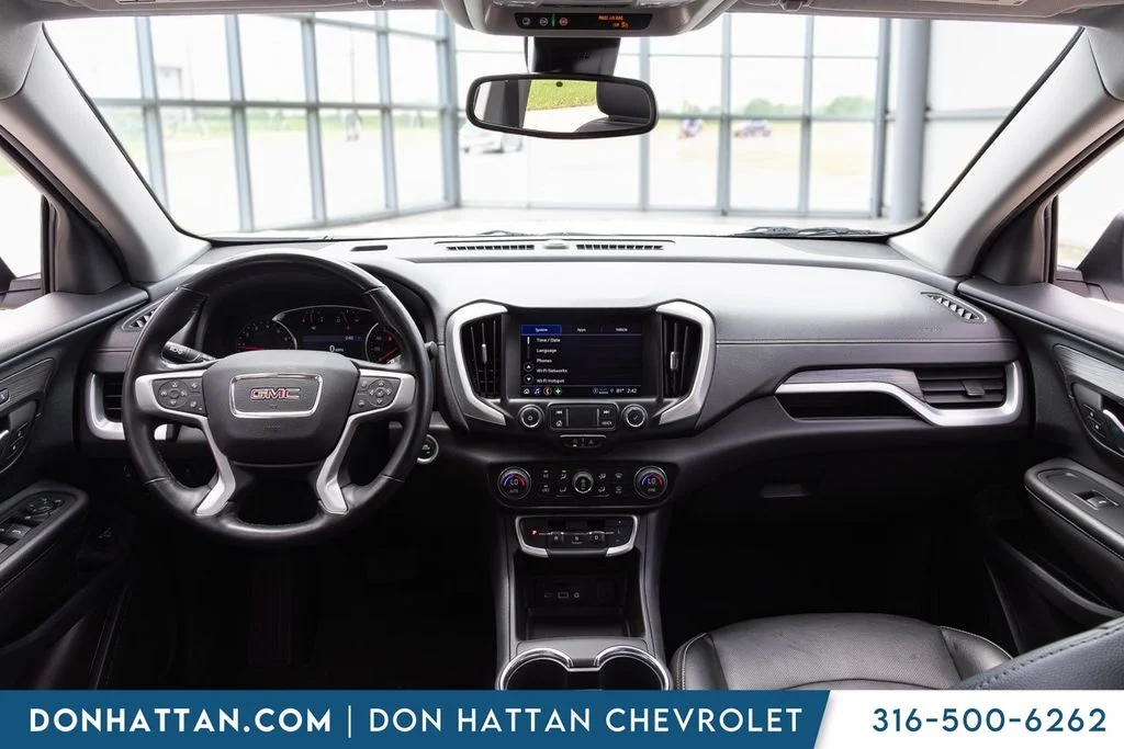 Used 2023 White GMC SLT image 4