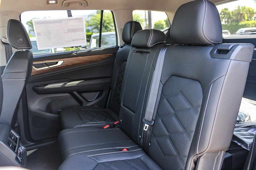 New 2026 White Volkswagen 2.0T SE w/Technology image 8