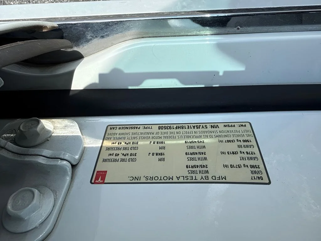 Used 2017  Tesla 75 image 25