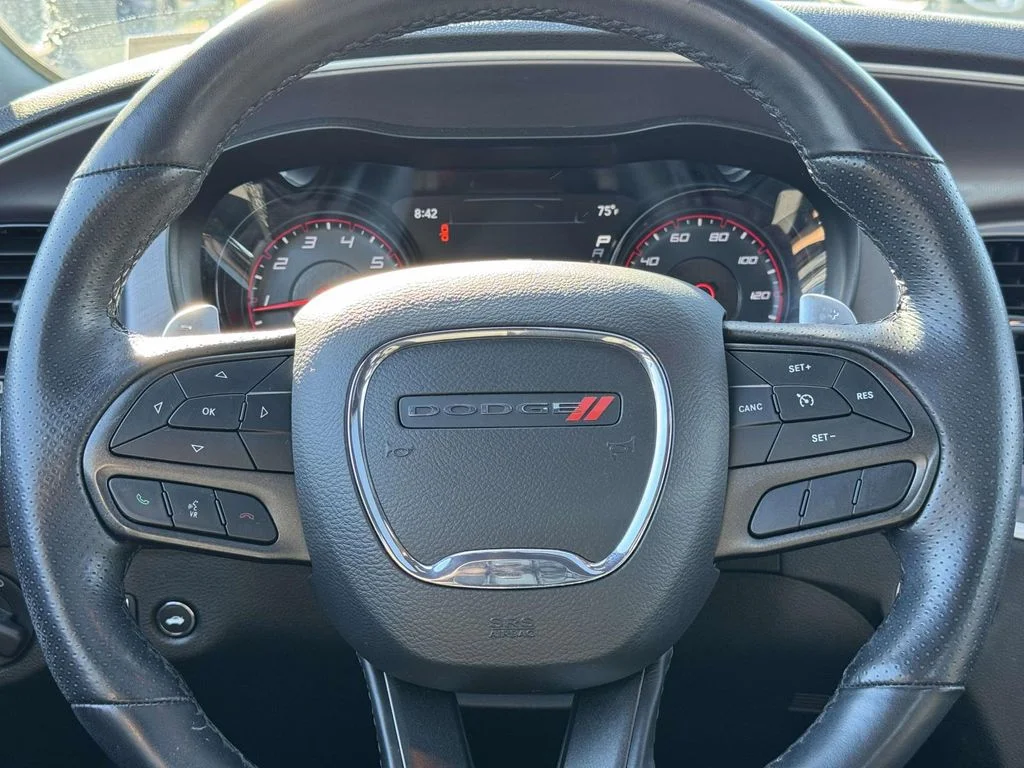 Used 2022  Dodge SXT image 18