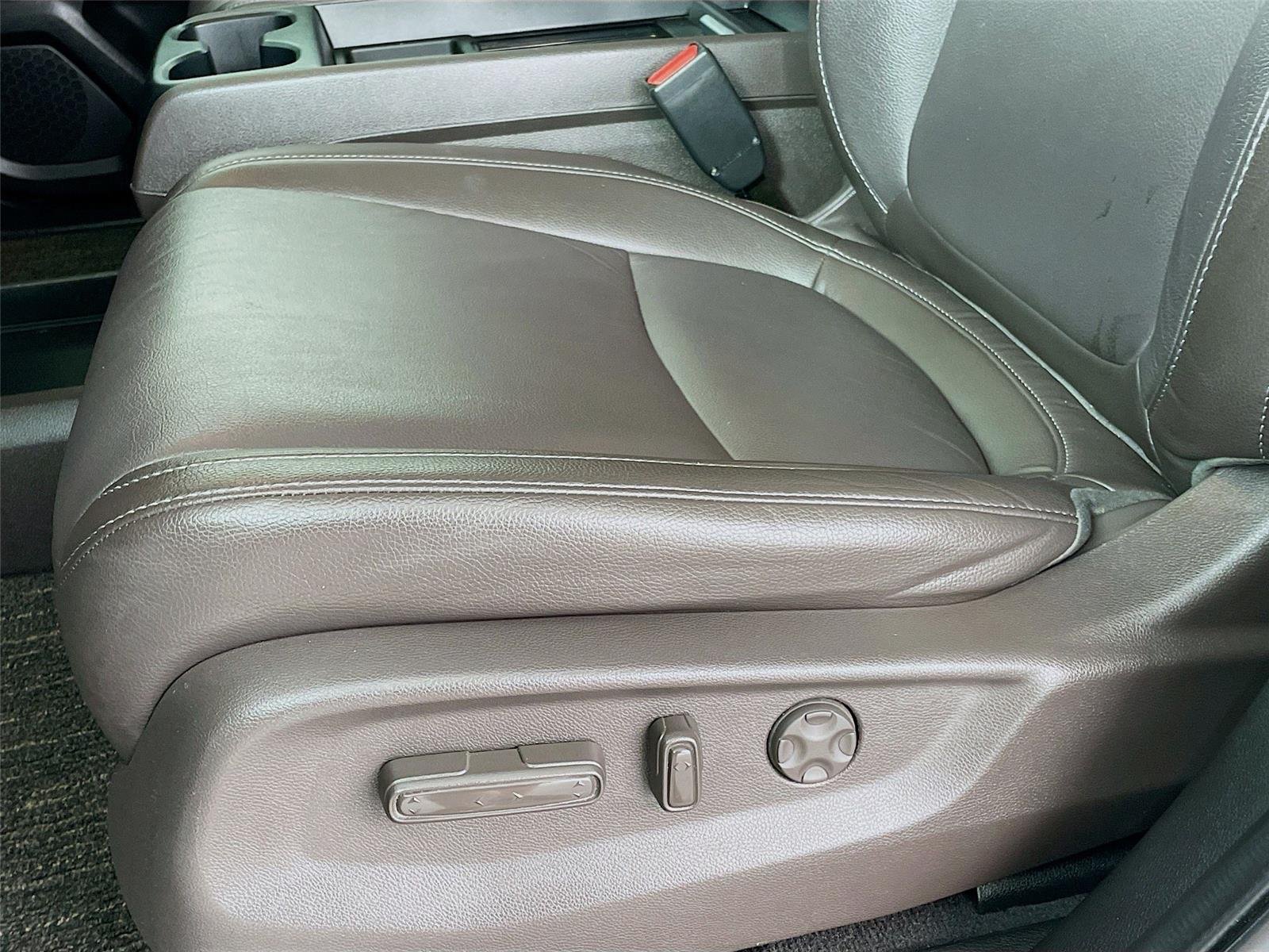 Used 2022 Lunar Silver Metallic Honda EX-L image 23