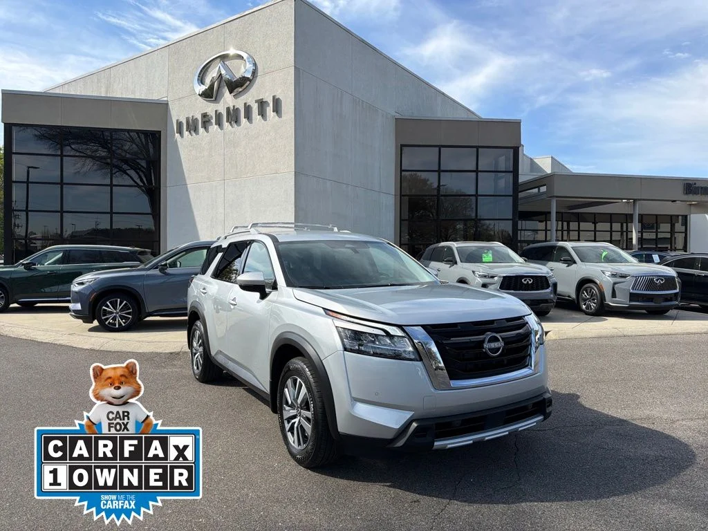 2024 Nissan Pathfinder SL 2WD's photo