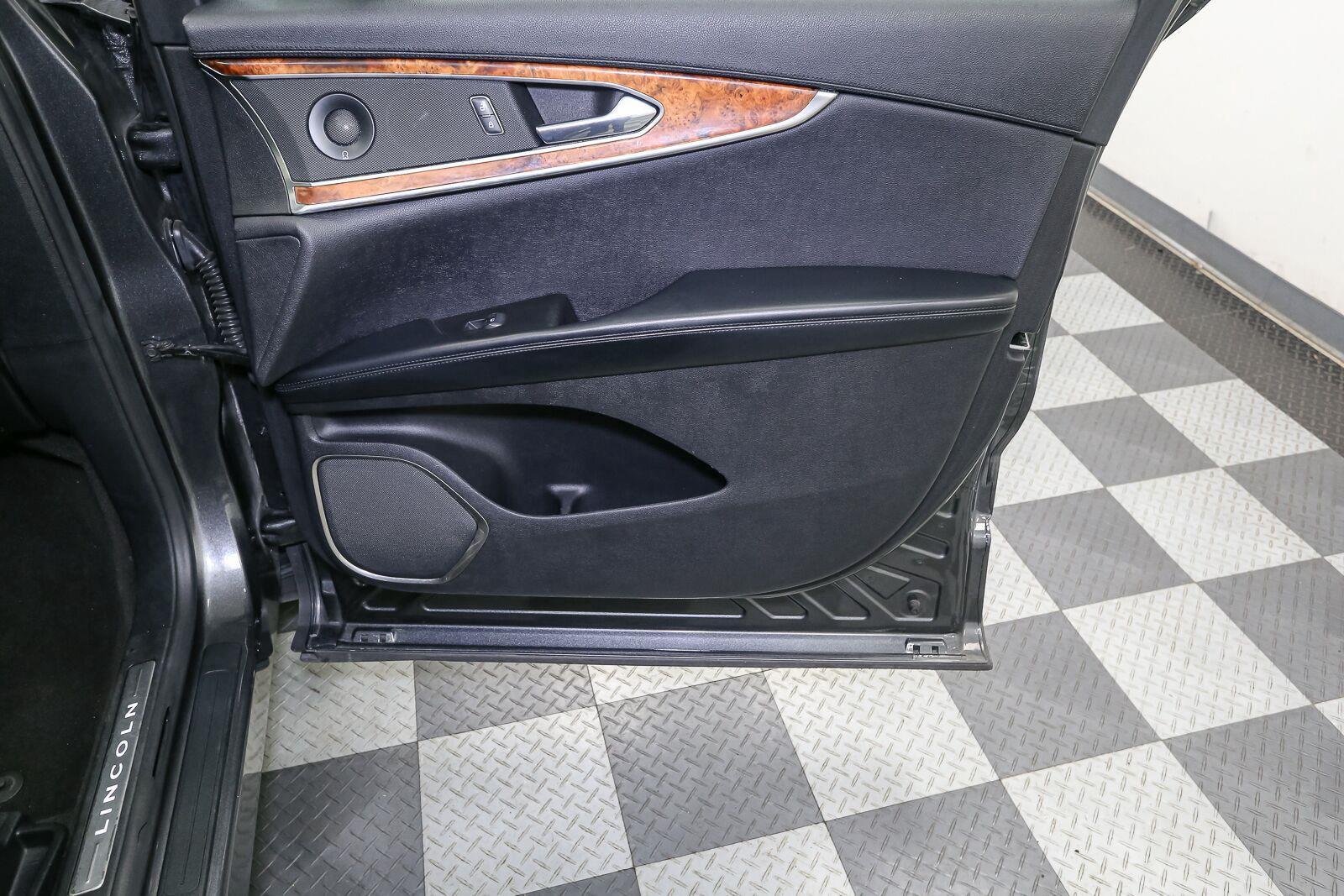 Used 2020 Magnetic Gray Lincoln Reserve image 23