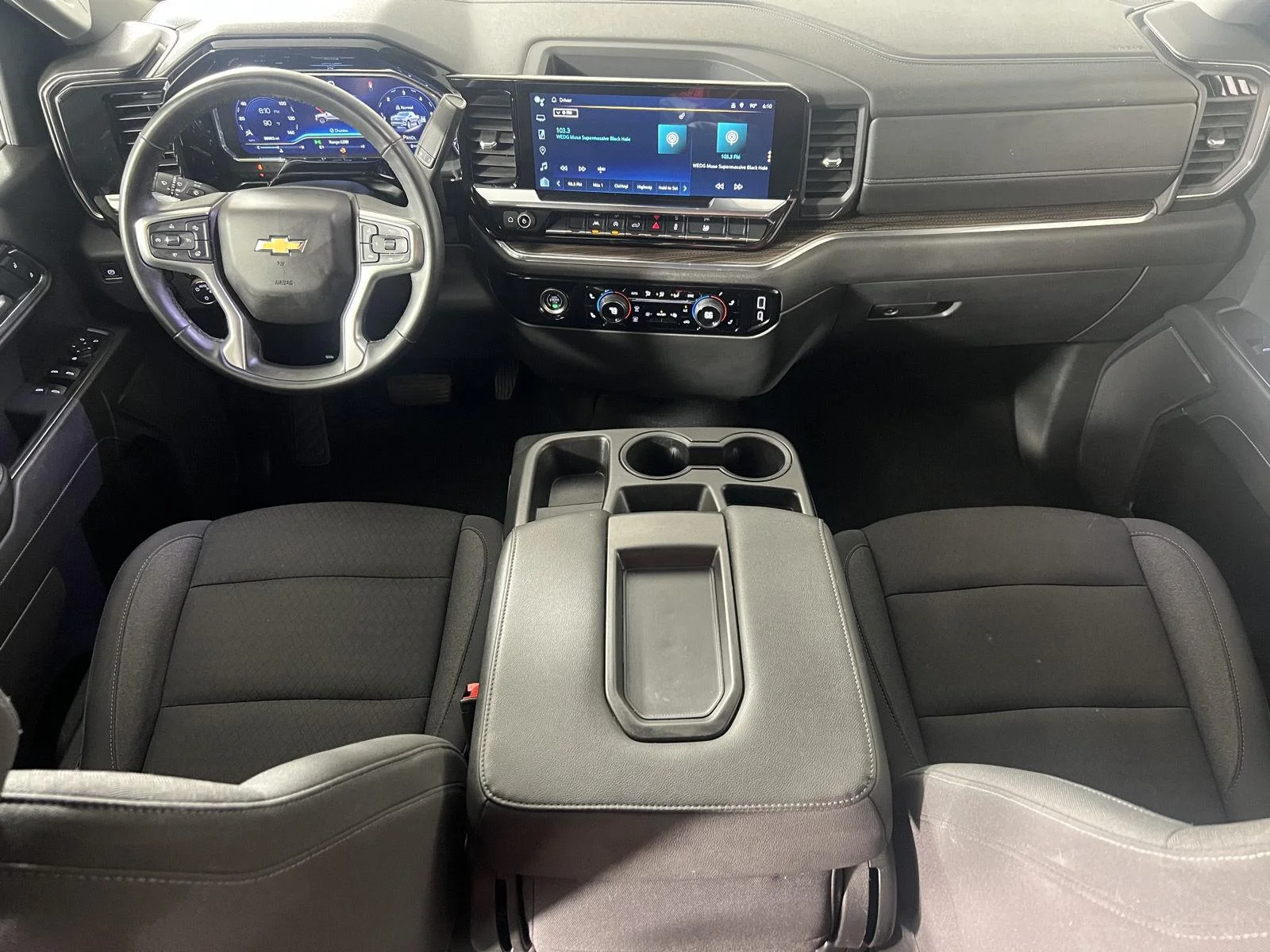 Used 2024 Summit White Chevrolet LT image 28