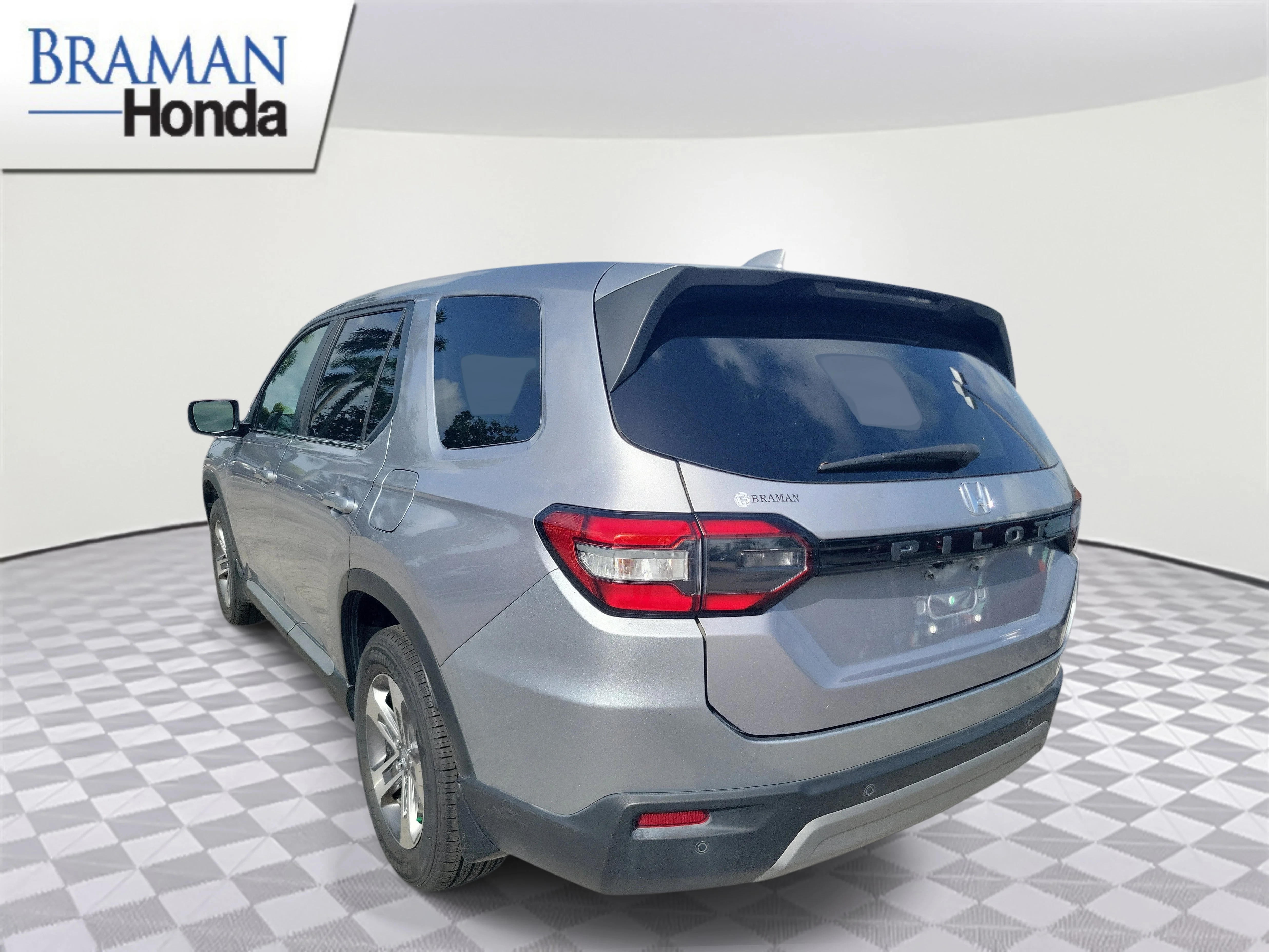 Certified Used 2024 Lunar Silver Metallic Honda 2WD EX-L image 4