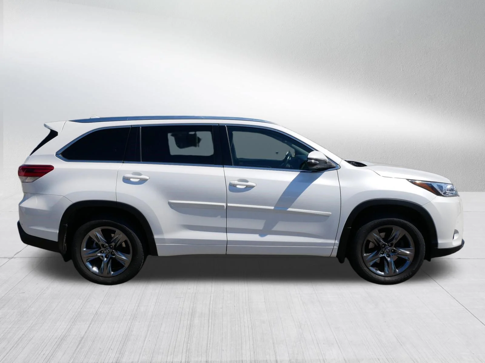Used 2017 Blizzard Pearl Toyota Limited Platinum image 8