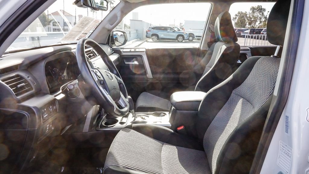 Used 2024 Ice Toyota SR5 image 21