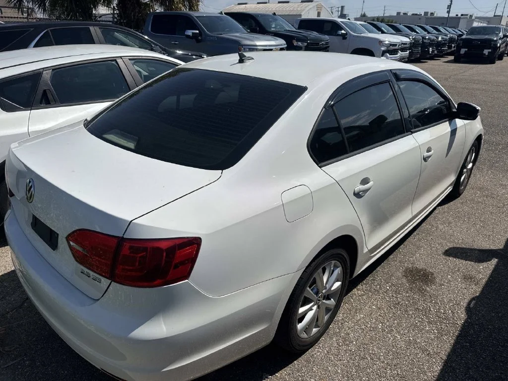 Used 2012 White Volkswagen 2.5L SE image 14