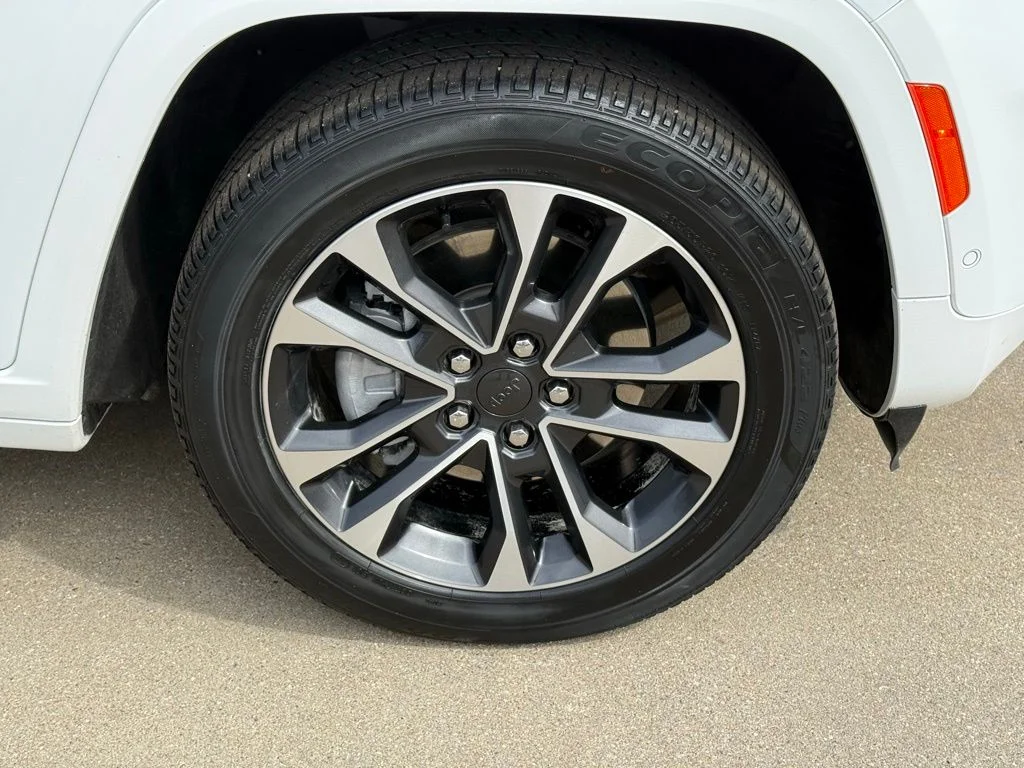 Used 2023 White Jeep Overland image 10